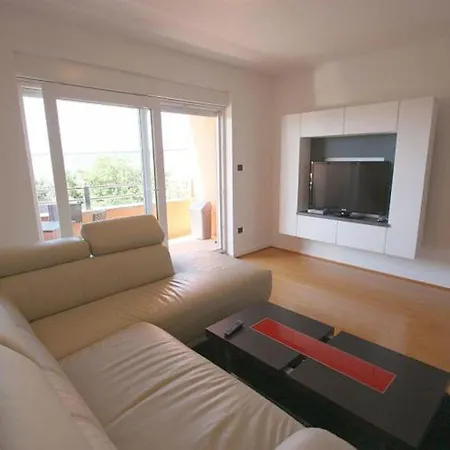 Ante 1-a2+1-ullitravel Apartman *